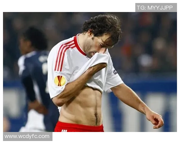 足球明星腹肌魅力大比拼精彩图片集锦尽显运动之美